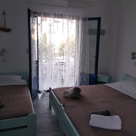 ホテル Mediterraneo イオス島 チョーラ